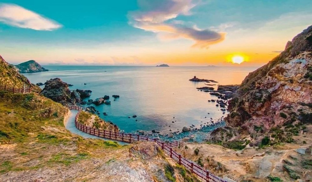 Travel to Binh Dinh with free train tickets
